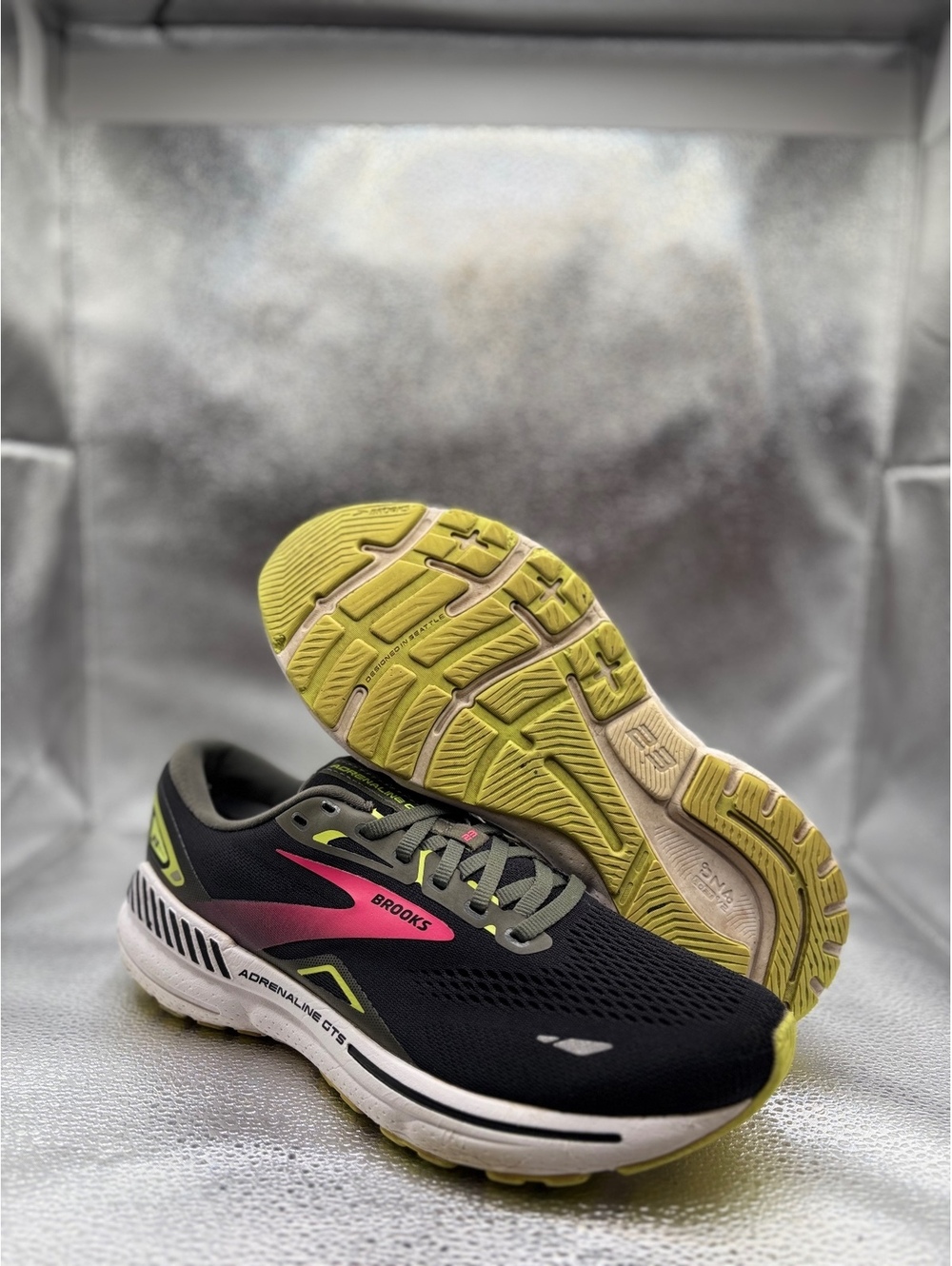 Brooks Adrenaline GTS 23 Vibrant pink